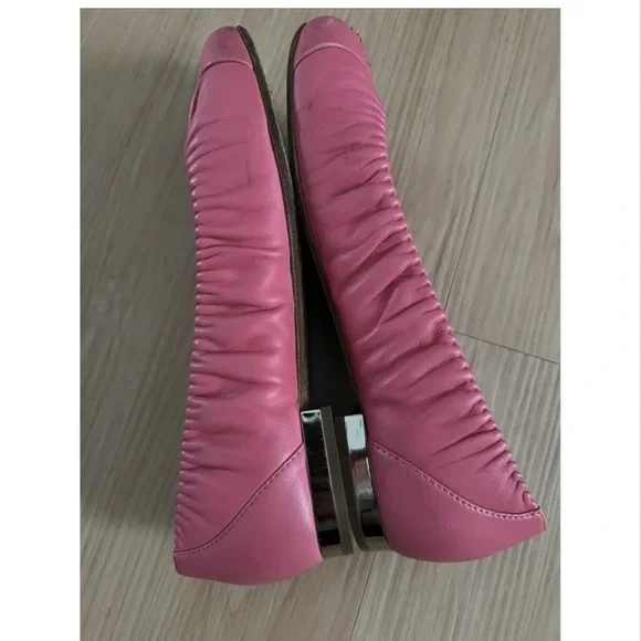 CHANEL Pink Leather Ballet Flats with Quilted CC Toe - Picture 4 of 10